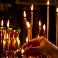 свечи в церкви на Радоницу